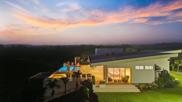 Exterior - Villa The Daughter of the Moon Fortuna Arenal Area: Amazing views; luxury stay (Alajuela Province)