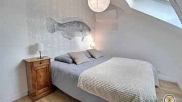 2 slaapkamers, een strijkplank/strijkijzer, gratis wifi, beddengoed