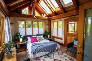 3 chambres, coffres-forts dans les chambres, bureau