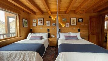 3 bedrooms, in-room safe, desk, iron/ironing board