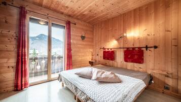 4 bedrooms, free WiFi, bed sheets