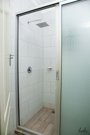 Bathroom - Grey Mansion BnB  (Masvingo)