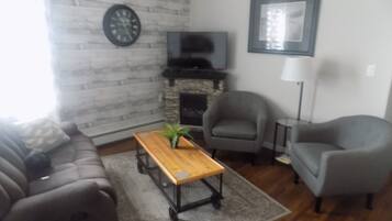 Luxury Suite | Iron/ironing board, free WiFi