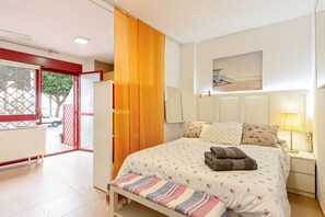 Iron/ironing board, free WiFi, bed sheets