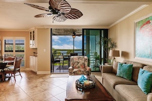 Smart TV - Beautiful Waterfront Vacation Private Condo 4th floor. Views and Amenities. (Marco Island)