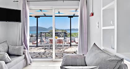 Villa Jimmy's Katomeri 2 with Sea View, Wi-Fi and Air Conditioning