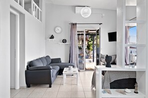 TV - Villa Jimmy's Katomeri 2 with Sea View, Wi-Fi and Air Conditioning (?eganisi)