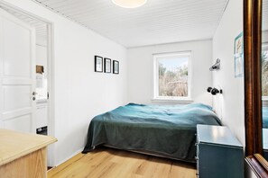4 bedrooms, free WiFi - Cozy home in Hundested with kitchen (Hundested)