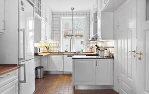 Fridge, stovetop, dishwasher, coffee/tea maker - Gorgeous home in Løgstør (Løgstør)