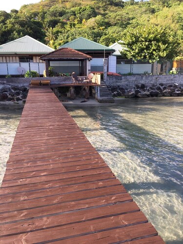 Maison Familiale Située au Bord de mer Dans une Cour Clôturé