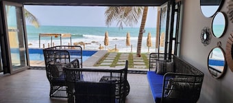 Luxury one bedroom Apt with sea facing balcony.