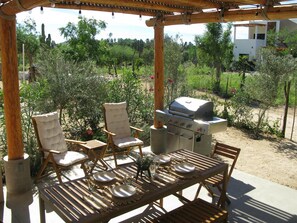 Outdoor dining - Casa Vizcaino, Surf and Serenity in Baja's Agrihood (El Pescadero)