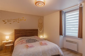 2 bedrooms, iron/ironing board, travel crib, free WiFi