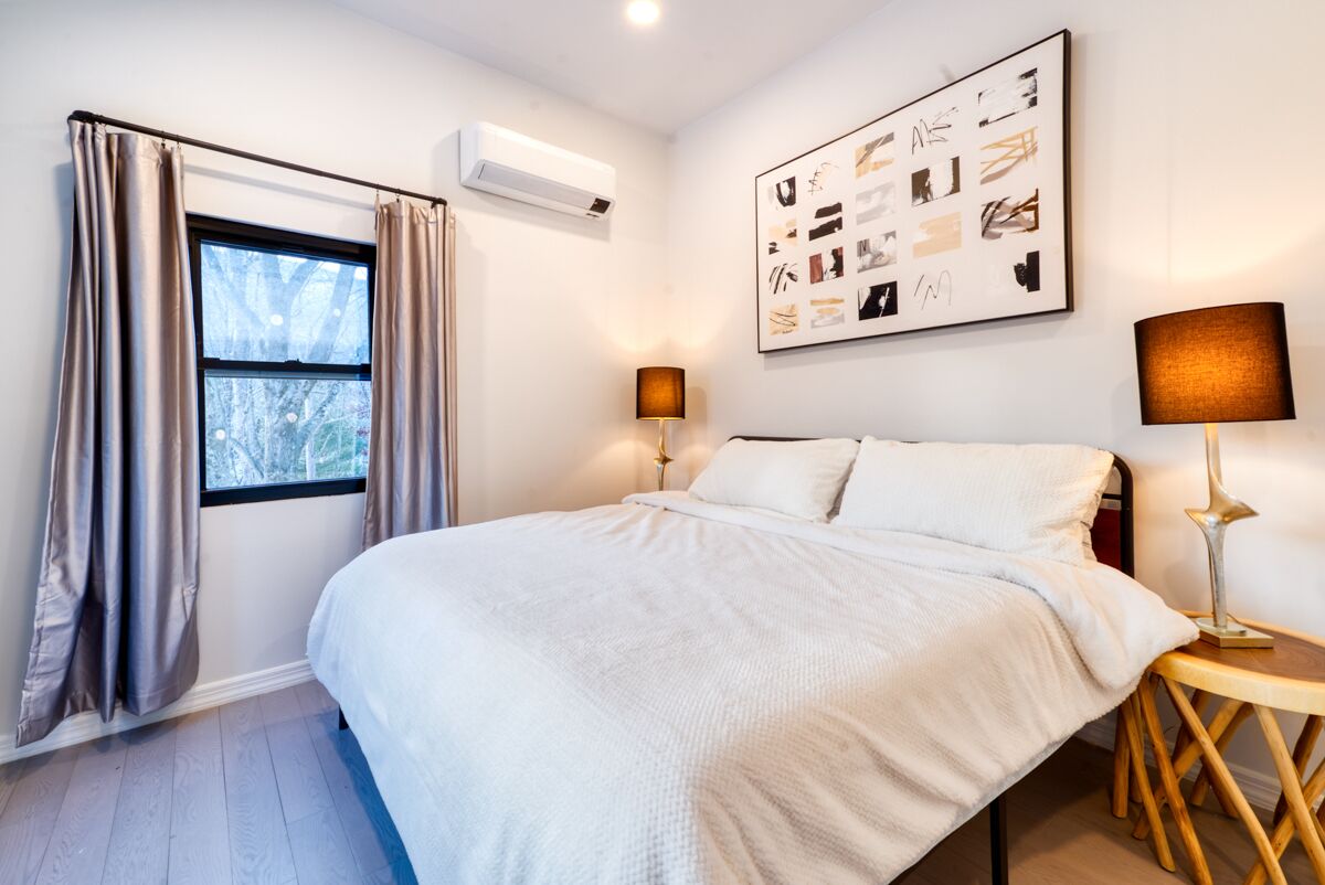 5 slaapkamers, een bureau, een strijkplank/strijkijzer, wifi