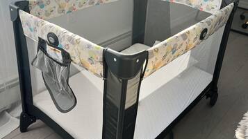 5 habitaciones, escritorio, tabla de planchar con plancha y wifi