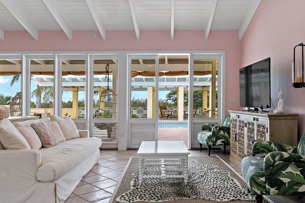 Smart TV - Estate Shoys St. Croix. Quick walk to the best beach! 5/4Luxury house with pool. (Christiansted)