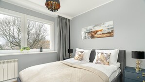 2 bedrooms, cribs (surcharge), bed sheets - Apartment Near Lake Malta by Renters (Poznan)