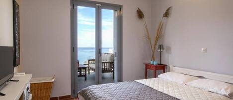 House | 2 bedrooms, desk, Internet