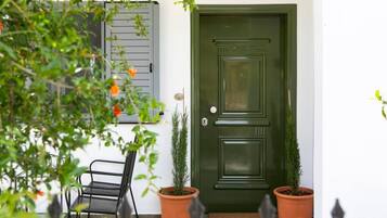 House | 2 bedrooms, desk, Internet