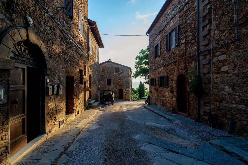 Tuscan Sun With Shared Pool - Gerfalco
