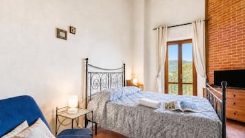 Apartamento standard, 2 quartos, ar-condicionado, ao lado da montanha (Tuscan Sun With Shared Pool) | 2 quartos, Wi-Fi