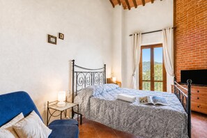 Standard-huoneisto, 2 makuuhuonetta, ilmastointi, vuorten lähellä (Tuscan Sun With Shared Pool) | 2 makuuhuonetta, Wi-Fi