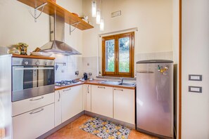 Lägenhet Standard - flera sovrum - intill bergen (Tuscan Sun With Shared Pool) | Eget kök | Kylskåp, ugn, spishäll och diskmaskin