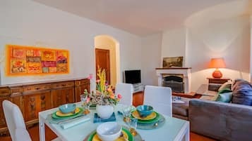 Appartamento familiare, camere multiple, 2 bagni, lato spiaggia (La Casa di Maddalena Stresa Centro) | Ristoranti