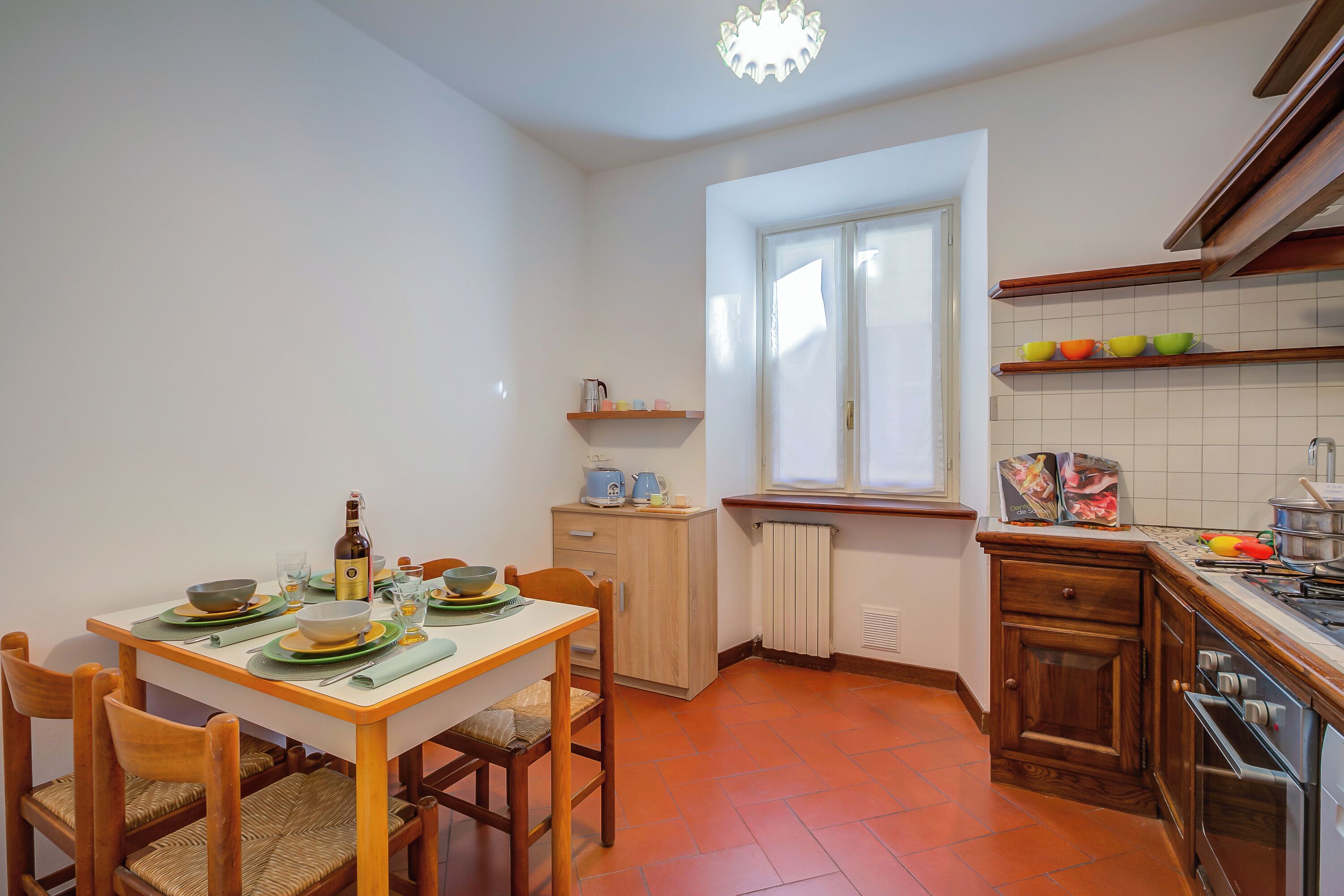 Family Apartment, Multiple Bedrooms, 2 Bathrooms, Beachside (La Casa di Maddalena Stresa Centro) | Dining