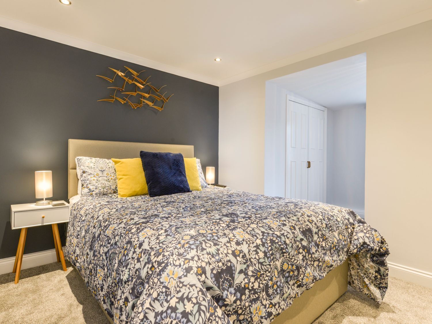 2 bedrooms, individually decorated, individually furnished, free WiFi