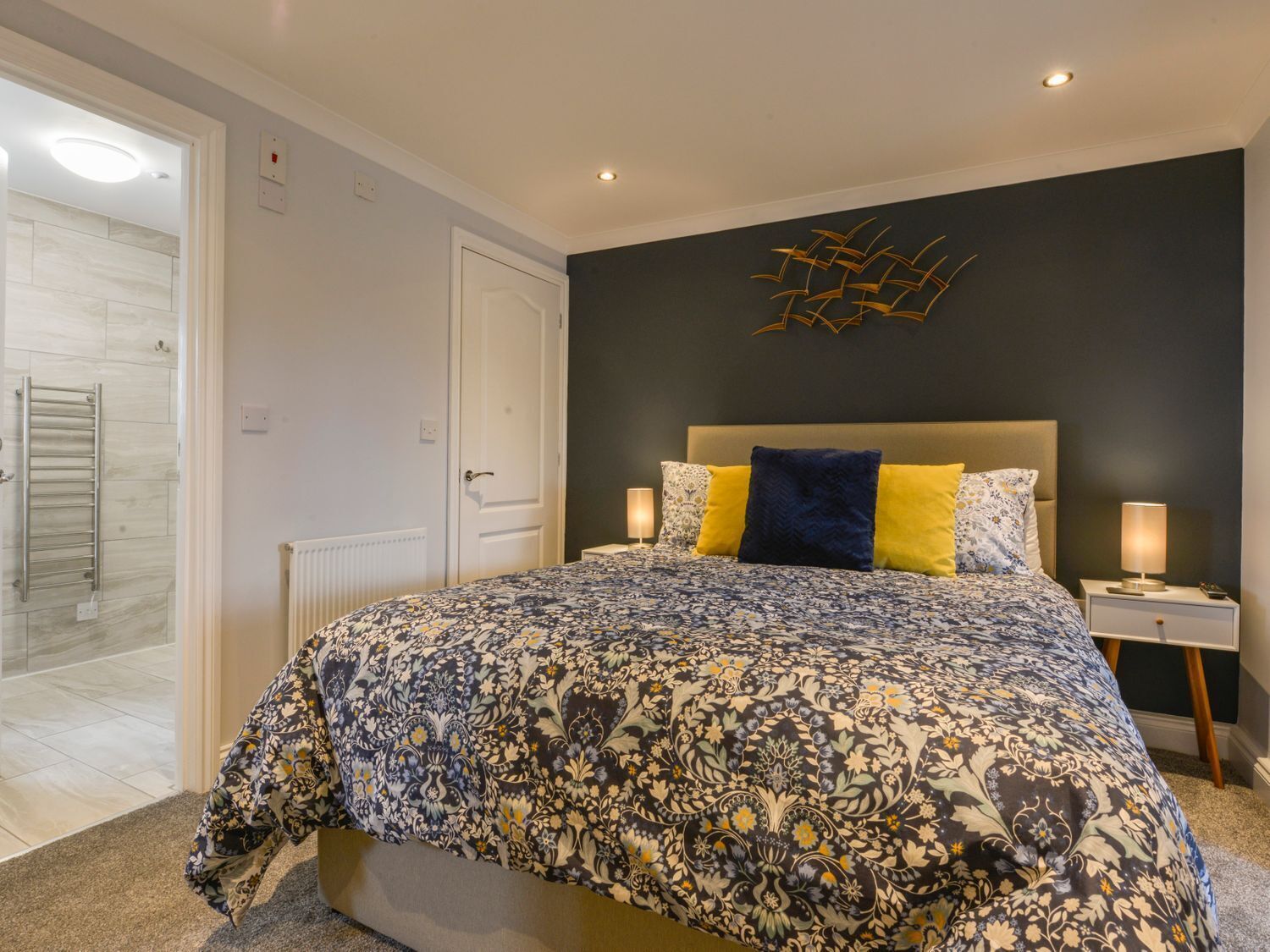 2 slaapkamers, individueel gedecoreerd, individueel gemeubileerd