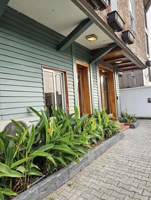 Apartment | Property grounds - Serene Manor Captivating 1-bed Apartment in Lekki (Lekki)
