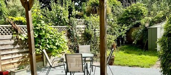 Inviting 4-bed House Near Heathrow w/ Fireplace