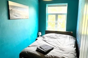 4 bedrooms, iron/ironing board, free WiFi, bed sheets