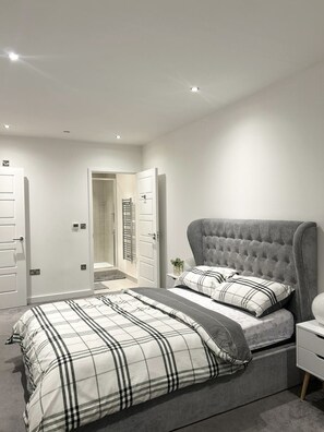 Apartament | 2 dormitoris, planxa i posts de planxar, wifi gratuïta i roba de llit