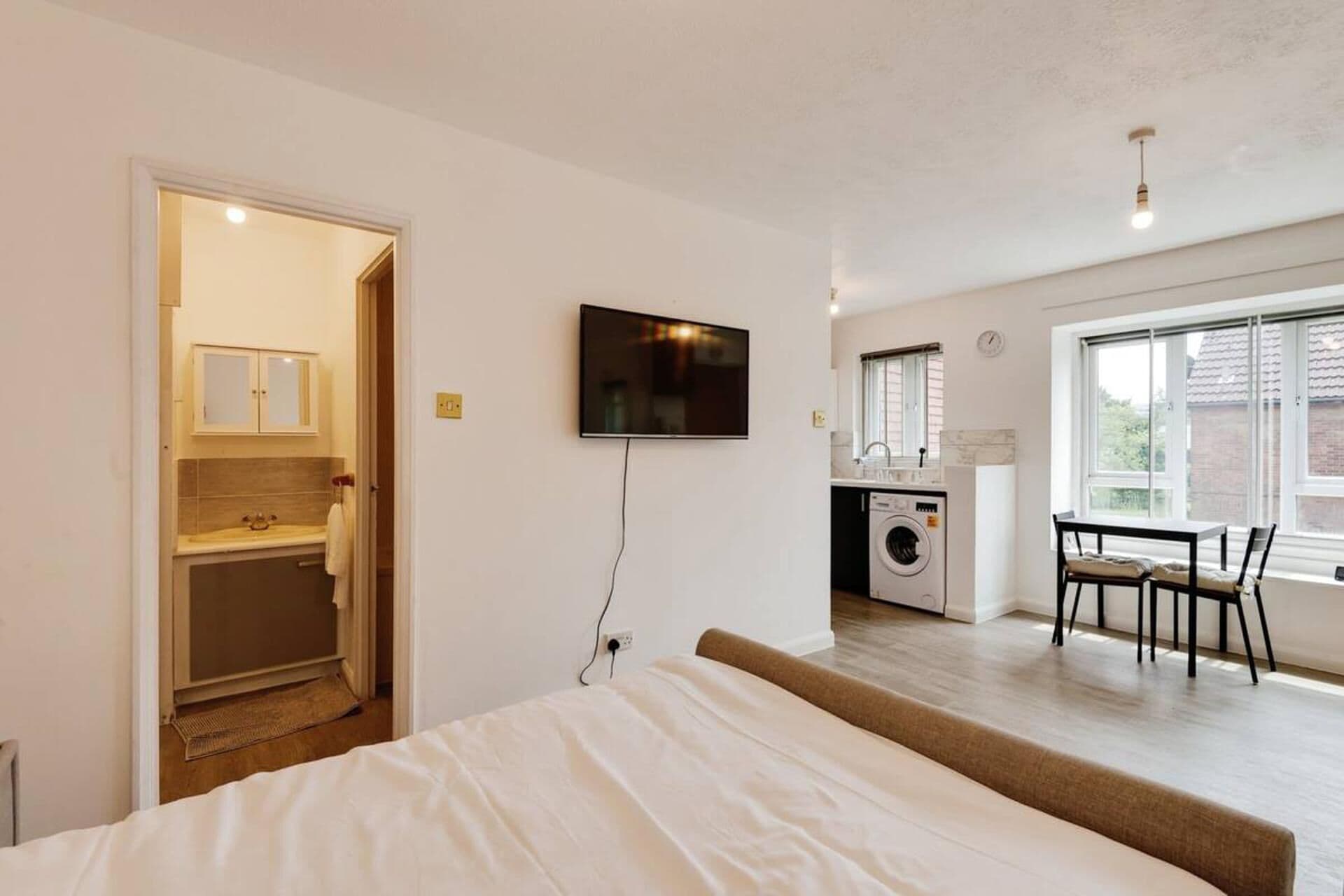 Studio | Iron/ironing board, free WiFi, bed sheets