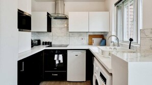 Studio | Private kitchen | Fridge, microwave, oven, stovetop - Remarkable 1-bed Studio in Hayes (Hayes)