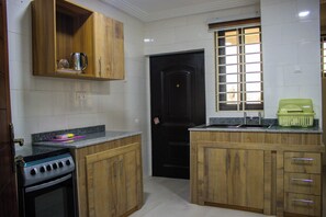 Tủ lạnh, lò vi sóng, lò nướng, bếp nấu 
