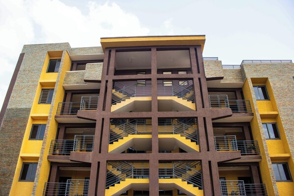 Exterior - Fully Furnished 2-bedroom in East Legon (Accra)