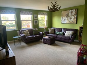 하우스 | 거실 공간 | TV