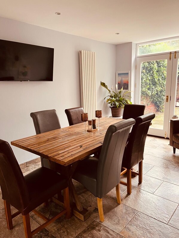 House | Dining - Central Beverley 4-bedroom Townhouse (Beverley)