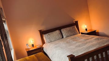 House | 4 bilik tidur, seterika/papan seterika, Wi-fi percuma, cadar katil