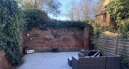 Central Beverley 4-bedroom Townhouse