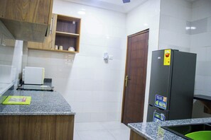 Fridge, microwave, oven, stovetop - Fully Furnished 1- Bedroom in East Legon (Accra)
