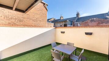 Apartment | Outdoor dining