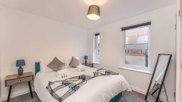 Apartment | 2 bedrooms, iron/ironing board, free WiFi, bed sheets