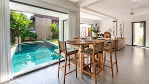 Vila, 3 quartos, para fumantes, piscina particular | Opções para refeição