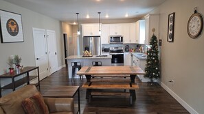 Fridge, microwave, oven, stovetop - Sunset Vibes | Pet Friendly, Hot Tub, Lake Trail & S'more Fun (Hollister)