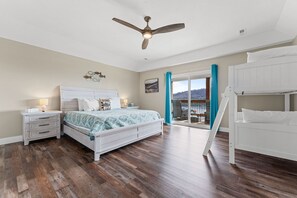 6 slaapkamers, een strijkplank/strijkijzer, gratis wifi, beddengoed