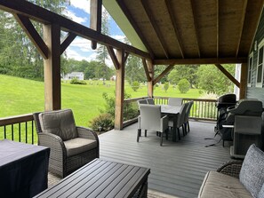 Outdoor dining - Summer Fever - Modern Farmhouse, watch ASV fireworks from the backyard! (Oneonta)